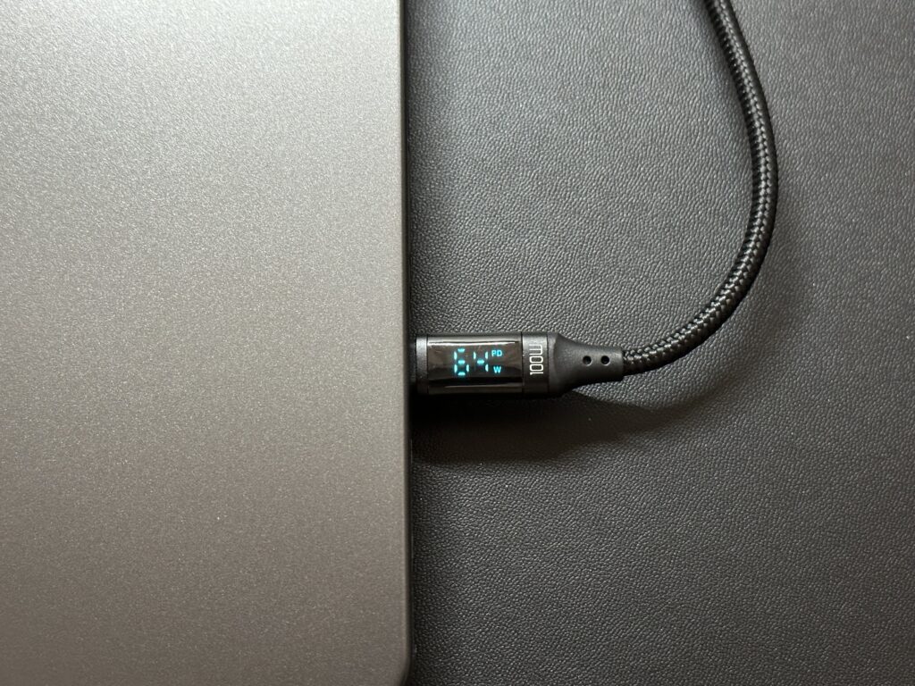 Mcdodo mini 65W 急速充電器 & M2 MacBook Air 充電出力