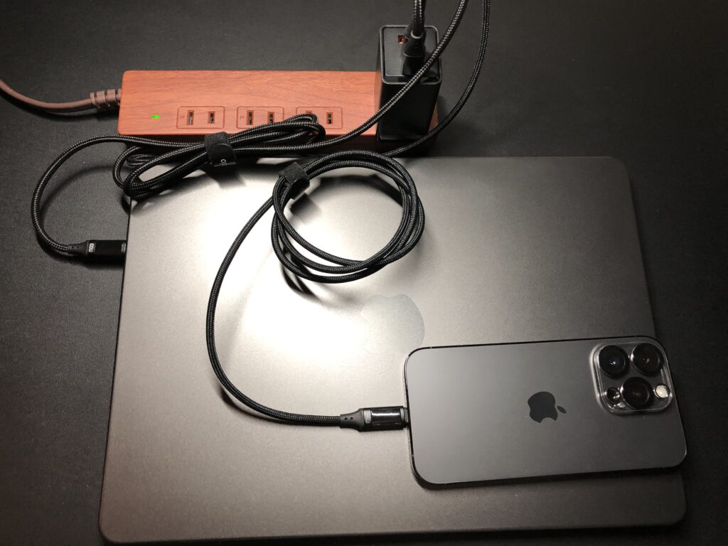 Mcdodo GaN5 mini 65W & M2 MacBook Air & iPhone14 Pro