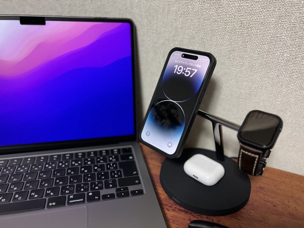 Belkin boost charge pro 3-in-1 充電スタンド & MacBook Air & iPhone14 Pro & Apple Watch & AirPods