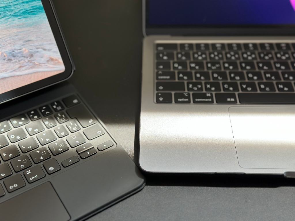 iPad Magic Keyboard & M2 MacBook Air