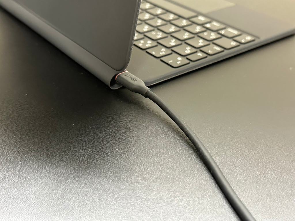 iPad Magic Keyboard ヒンジ部分 USB-Cポート & USB-Cケーブル
