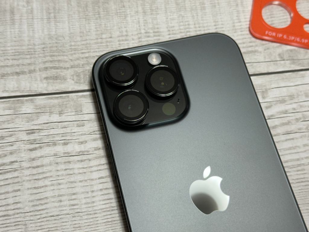 TORRAS iPhone 16 ProMAX用カメラ保護フィルム 取り付け②